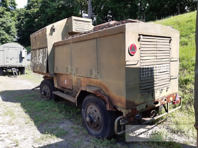 Polowa stacja zasilania PAD 100-3/400/P2 (100 kW, 400 V, 50 Hz) na p-pie 2 os. (ciężar własny 3 800 kg, urwane mocowanie tylnej osi) 